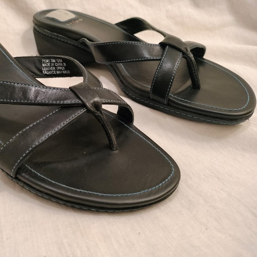 Privo by Clarks Black Leather Thong Sandals/Slides